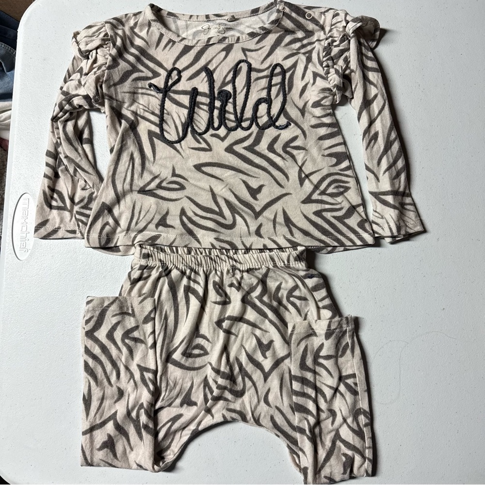 4/$10! Jessica Simpson Cream and Gray Toddler Outfit